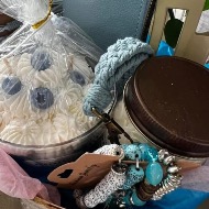 Candle/gift baskets (scents and gifts vary)