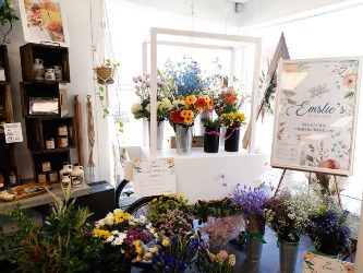 Our DIY flower bouquet bar is available for rent for all your birthday parties, baby showers, bridal showers, girls night out, corporate events, and more! 