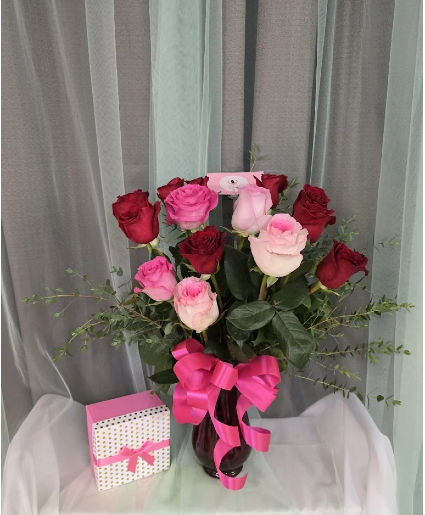 1 Dozen Premium Mixed Roses & Gift box Chocolates Vase Arrangement