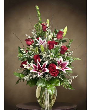 1 Dozen Roses w/ Starfighter lilies Rose Arrangement