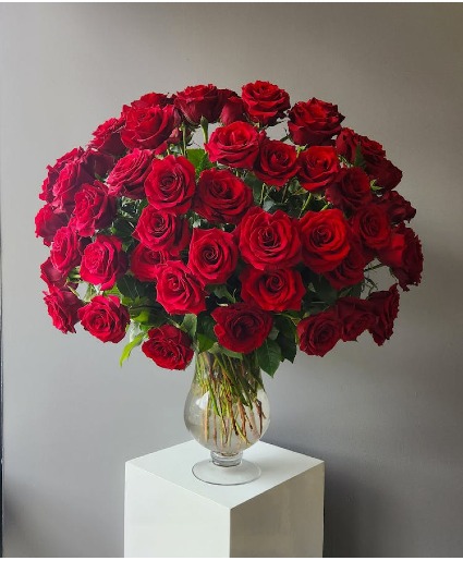 100 Red Roses Vased 