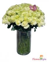 100 White Rose in a Vase Roses Arrangement
