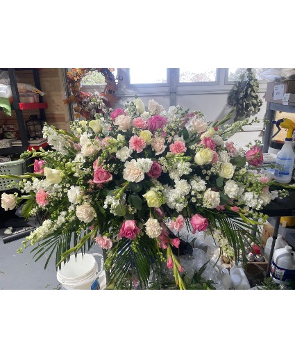 1141 Casket Spray