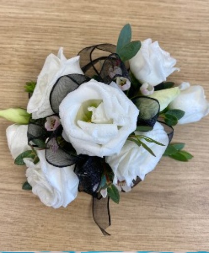 #12 Lizianthis Corsage Fresh Flowers