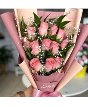 12 Pink Roses Ramo  