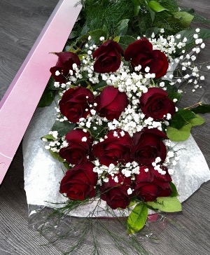 12 Premium Velvet Red Roses 