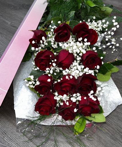 12 Premium Velvet Red Roses 