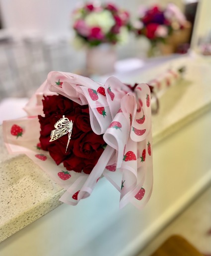 12 ROSE BOUQUET STRAWBERRY 