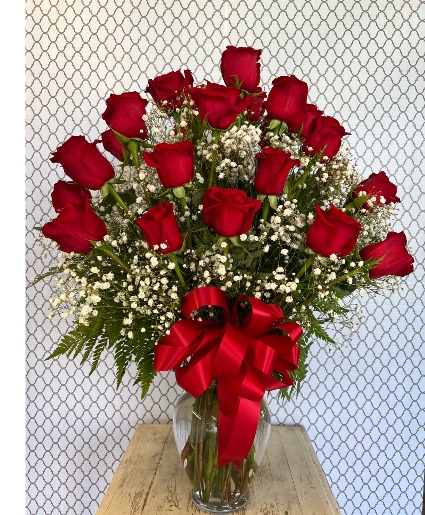 2 Dozen Roses W/Babies Breath 