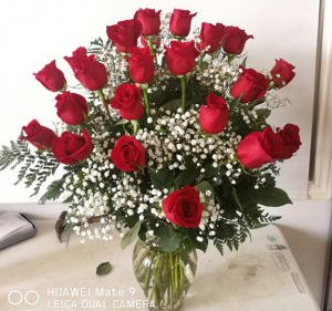 2 Dozen roses in vase 2 Dozen roses in vase