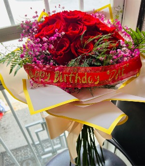 2 Dozen with script  3 words only presentation bou Roses presentation