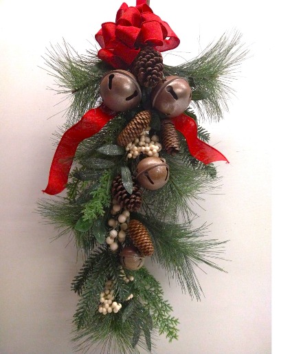 24" Jingle Bell & Berry Swag 