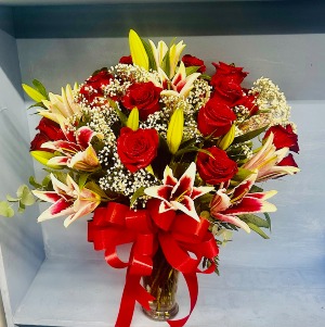 24- RED ROSES AND LILIES Flower Arrangement