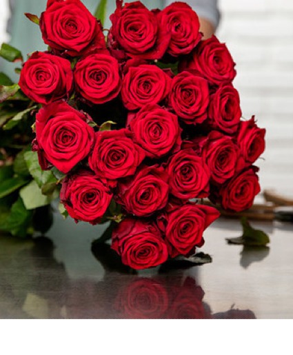 24 Red Roses RAMO BUCHON Pink paper wrapped 
