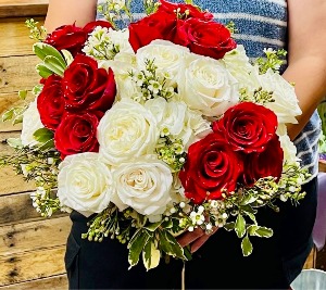 24-RED/WITE ROSES  HAND TIED BOUQUET