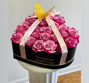 25 Roses Gift Box 