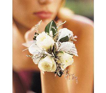3 Mini Rose Wristlet                               Corsage **(PICK UP ONLY)**