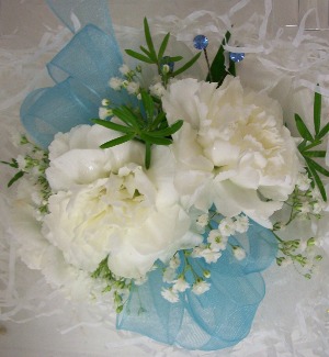 3 White Mini Carnation Wristlet wristlet