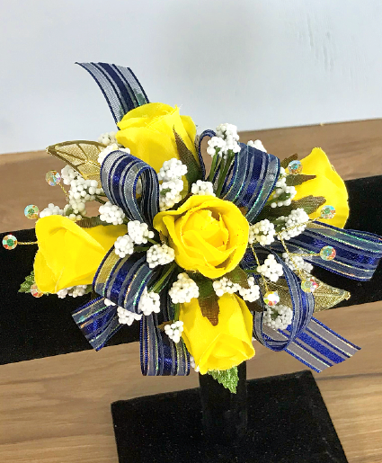 #31 Yellow Sweetheart Rose Corsage Fresh Flowers