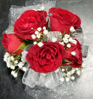5 Red Spray Rose Wristlet Corsage