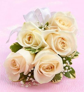 5 White Spray Rose Wristlet Corsage
