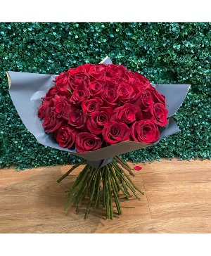 50 Red Rose Ramo Buchon 