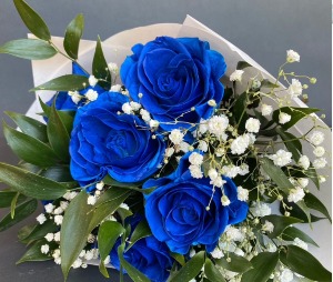 6- BLUE BEAUTY'S ROSES wrapped in paper with baby's breath and geens