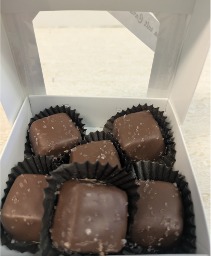 6 pices Sea Salt Carmels Milk Chocolates Candy
