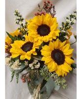 6 sunflowers in a vase with filler (E) 