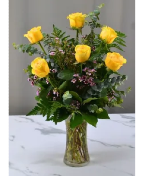 6 Yellow Roses in Glass Vase roses