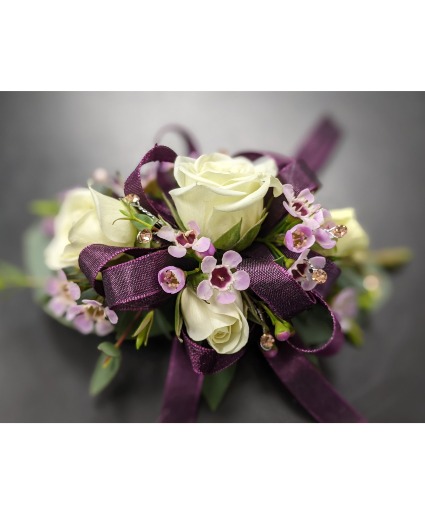 #62 White Sweetheart Roses Corsage Fresh Flowers
