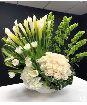 Calla with roses arrangement  