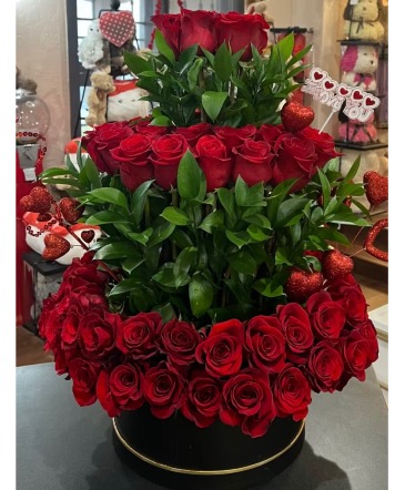 A dazzling love   in Dearborn, MI | LAMA'S FLORIST
