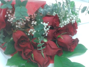 Red Rose Bouquet   in Tottenham, ON | TOTTENHAM FLOWERS & GIFTS