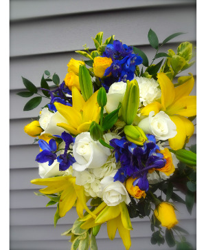 A hand held of Vibrant color Bridal Attendant