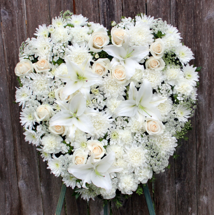 A Kiss Goodbye Solid Heart Wreath