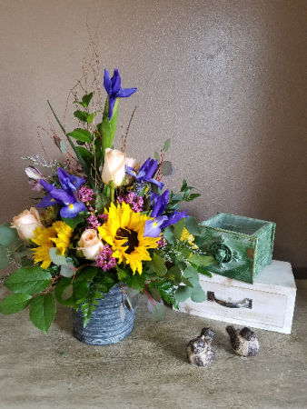 A little bit old fashioned Fresh arrangement
