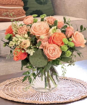 A Pinch of Peach Lifestyle Arrangement in Laguna Niguel, CA | Reher's Fine Florals And Gifts