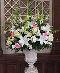 A Touch of Blush Table Arrangement