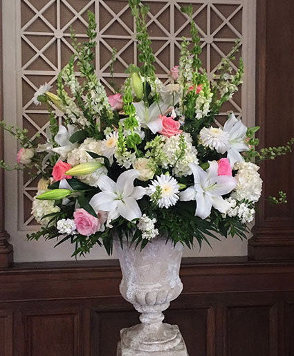 A Touch of Blush Table Arrangement