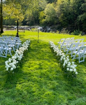 Aisle of Roses 