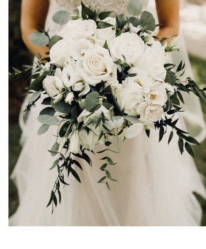 ALL WHITE BRIDAL  LUSH AND AIRY BOUQUET