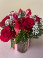 ALL WRAPPED UP! GLASS CUBE ARRANGEMENT