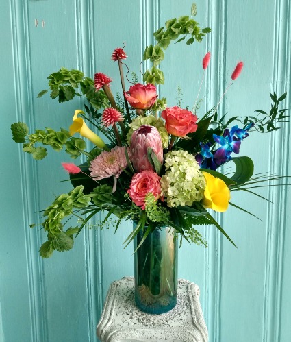 ALOHA ADVENTURE FLOWER ARRANGEMENT