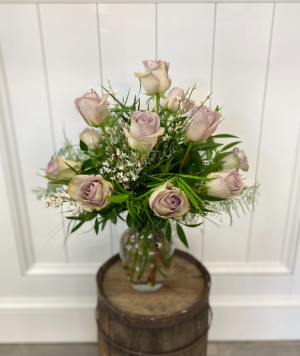 Amnesia Half Dozen or 1 Dozen Roses Vase Arrangement