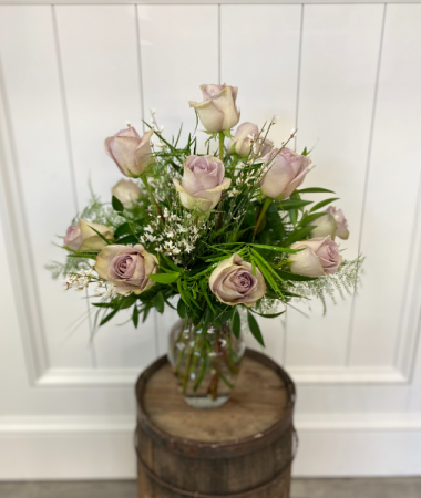 Amnesia Half Dozen or 1 Dozen Roses Vase Arrangement