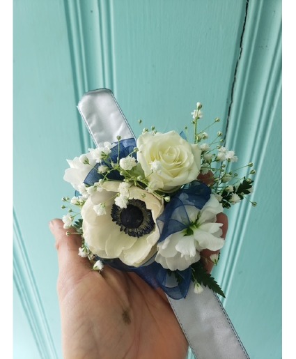 ANENOME AND ROSE WRIST CORSAGE CORSAGE