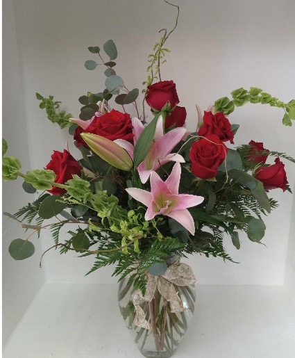 ANGELS LANDING Roses and Lilies Arrangement