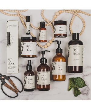 Apricot Bloom Blissful Retreat Box Gift set