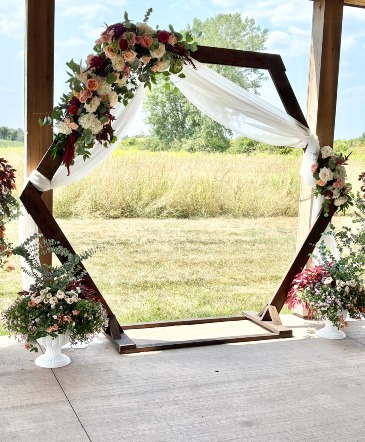 Arbor Flowers Ceremony Flowers in Medina, NY | CREEKSIDE FLORAL AND DESIGN